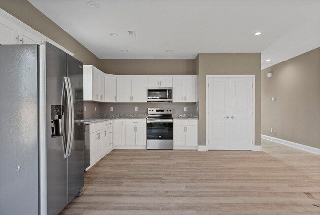 Building Photo - 600 Victoria Wy