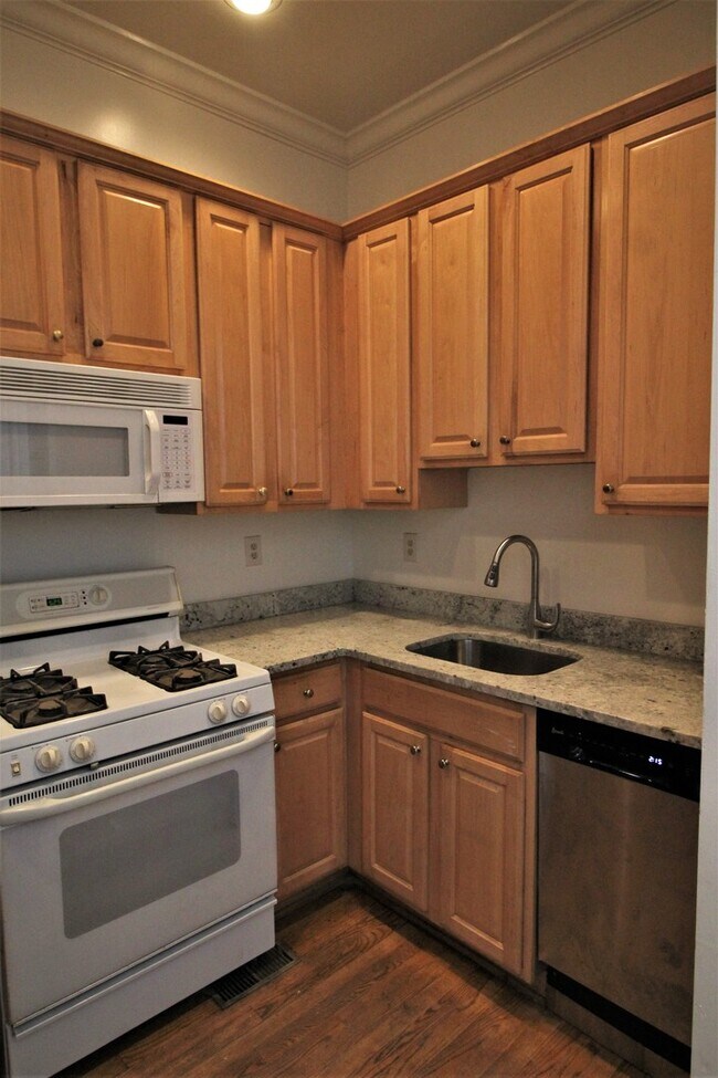 Building Photo - 1511 Bolton St