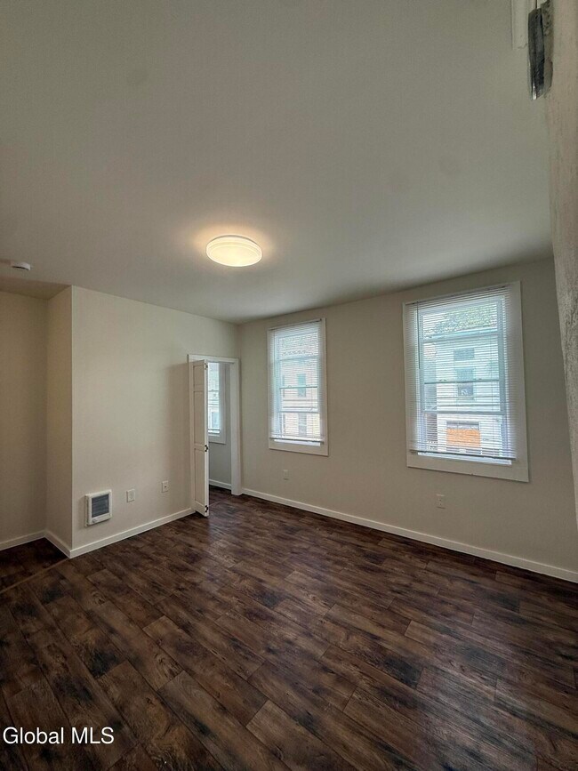 Building Photo - 446 1st St