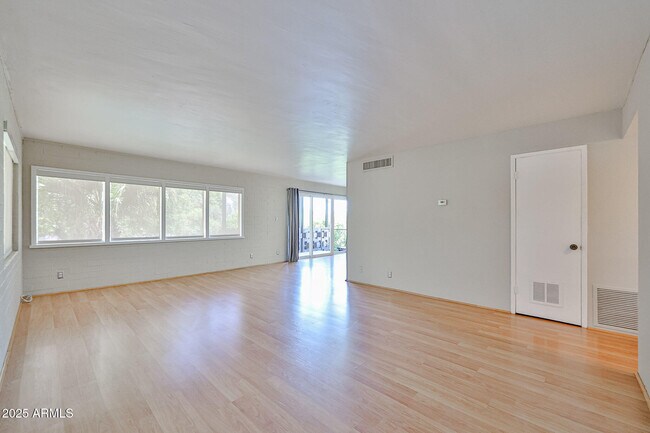 Building Photo - 6544 N 12th St