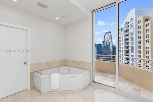 Building Photo - 808 Brickell Key Dr