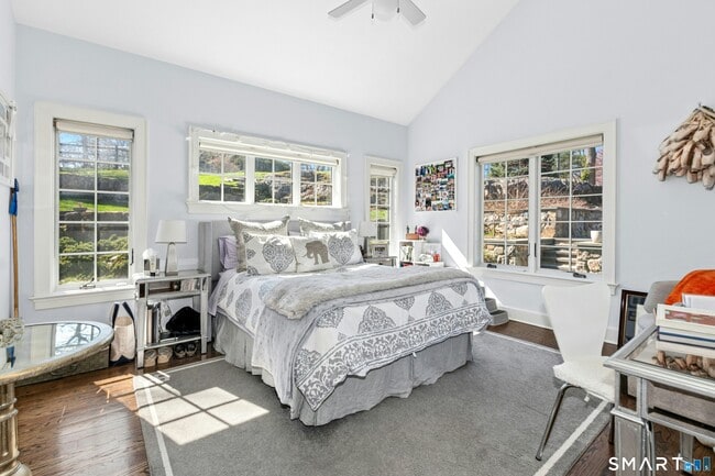 Building Photo - 9 Dancing Bear Rd