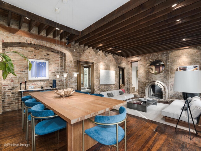 Building Photo - 844 W Altgeld St