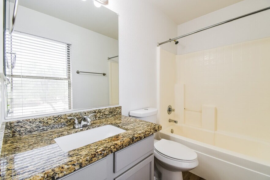 Building Photo - 650 E Woodsman Pl