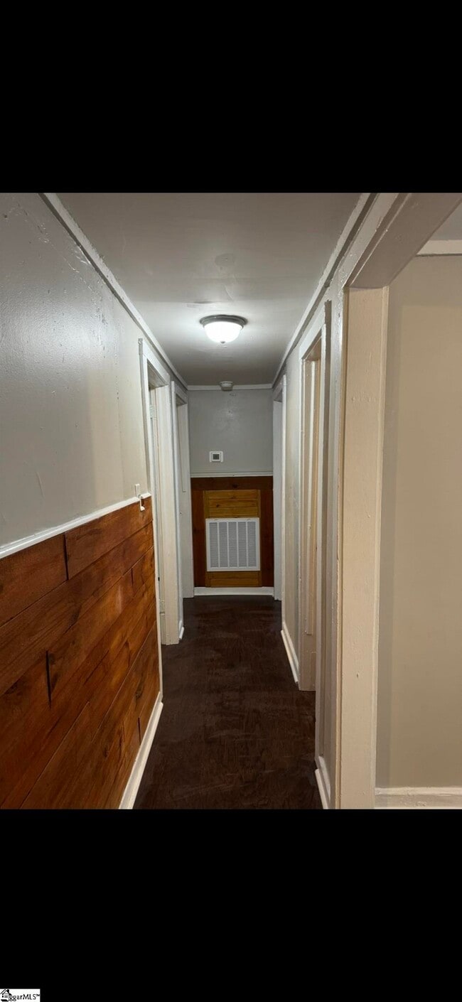 Building Photo - 212 Short Peeler St