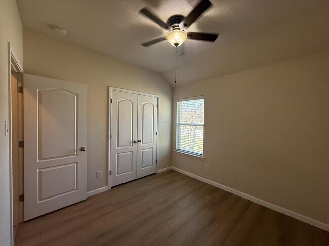 Building Photo - 2701 Pedernales Falls Dr