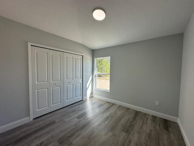 Building Photo - 5 Dogwood Ct