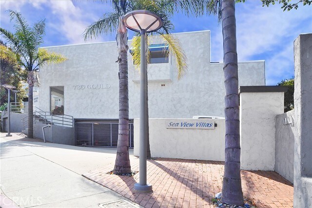 Building Photo - 736 Gould Ave