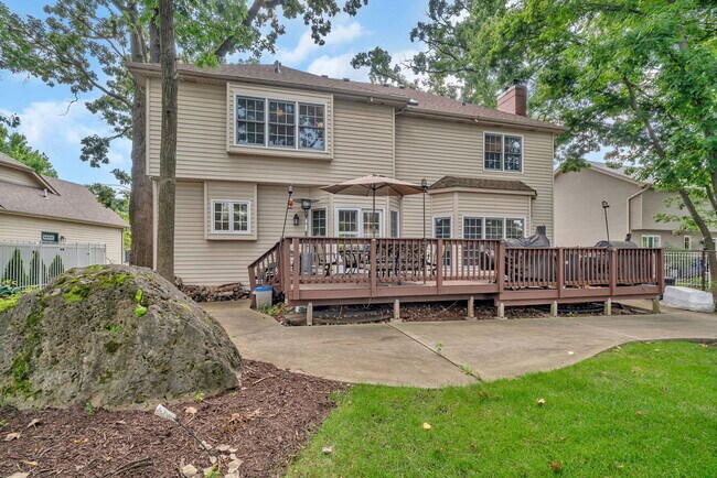 Building Photo - 745 Feather Sound Dr