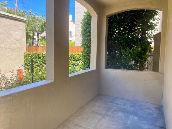 Building Photo - Charming & Spacious 3BR/2BA Lower-Level Home in Prime Baywood Location