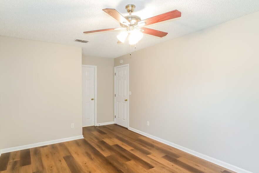 Building Photo - 11250 Hudderfield Cir S