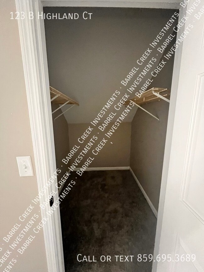 Building Photo - 123 B Highland Ct