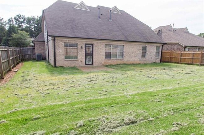 Building Photo - 3430 Roxee Run Cv