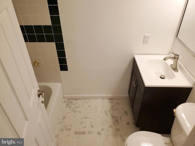 Building Photo - 14721 Basingstoke Loop