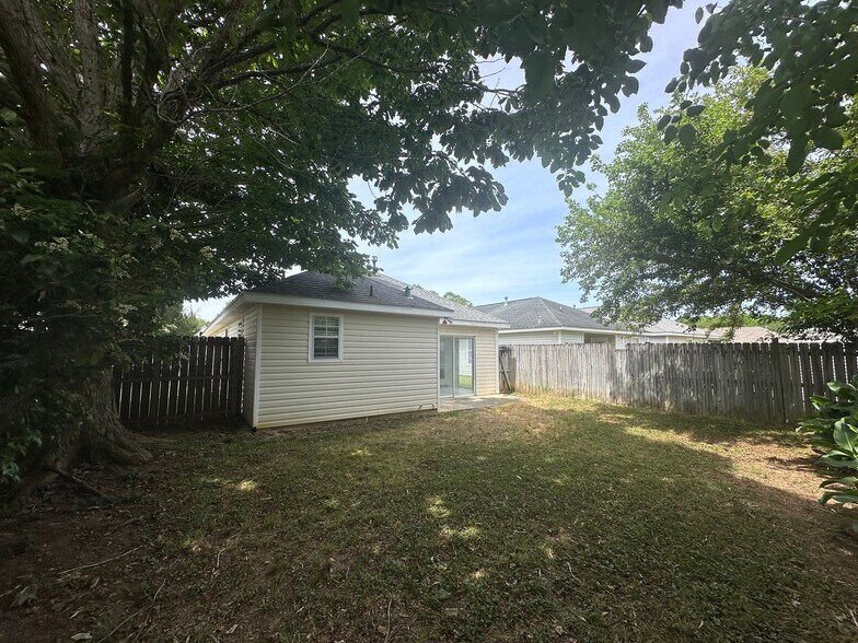 Building Photo - 405 Belle Chase Ct S