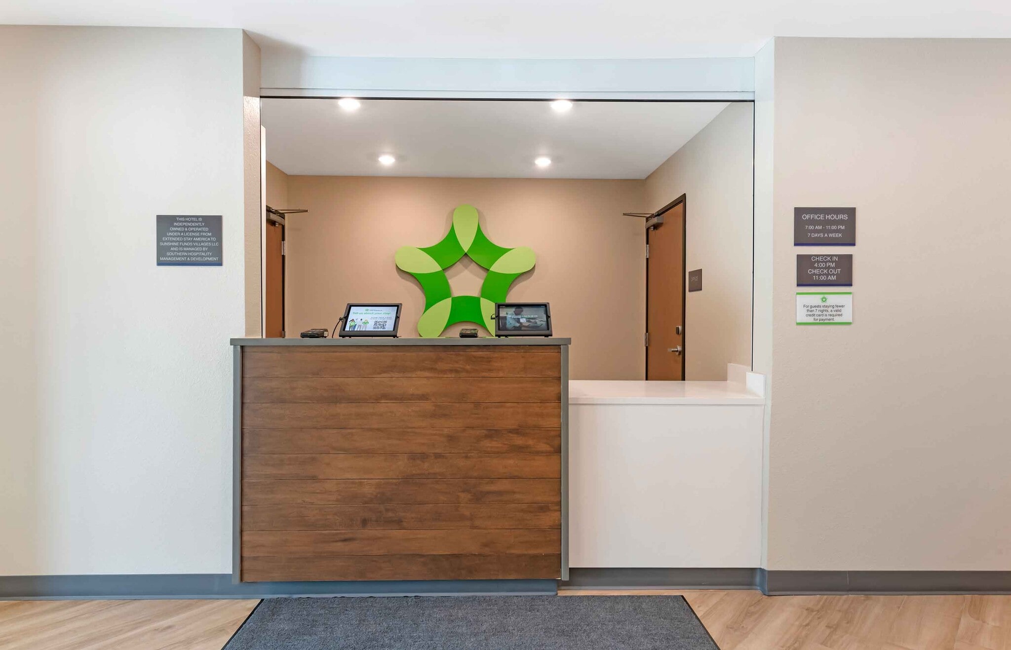 Building Photo - Furnished Studio-Wildwood