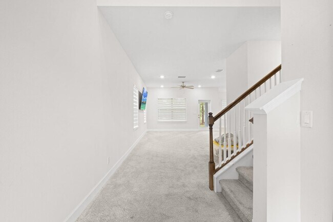 Building Photo - 692 NE Turtleback Trail