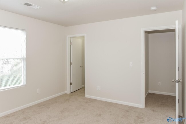 Building Photo - 215 Farmington Dr