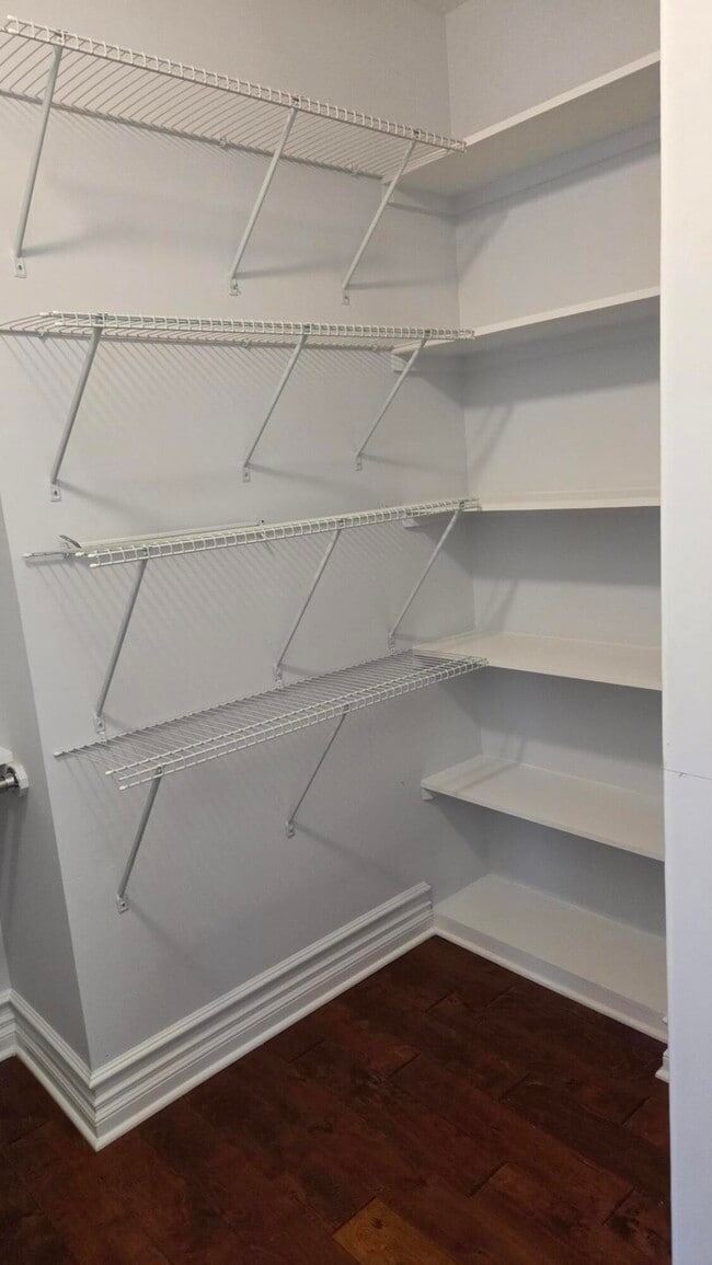 Building Photo - 934 W Huron St