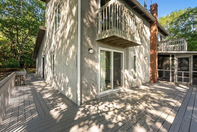 Building Photo - 4 Tanglewood Rd