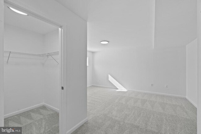 Building Photo - 13 Silverwood Cir