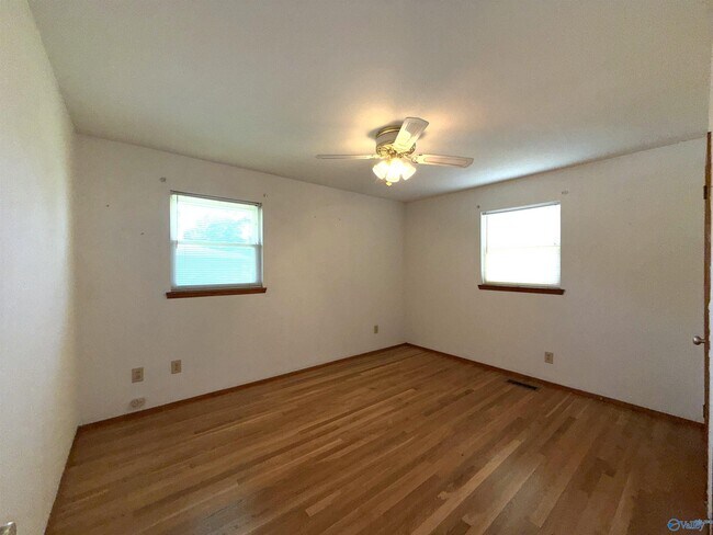 Building Photo - 743 W Arbor Dr NW