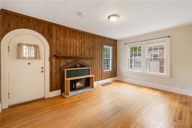 Building Photo - 448 Buckingham Ave
