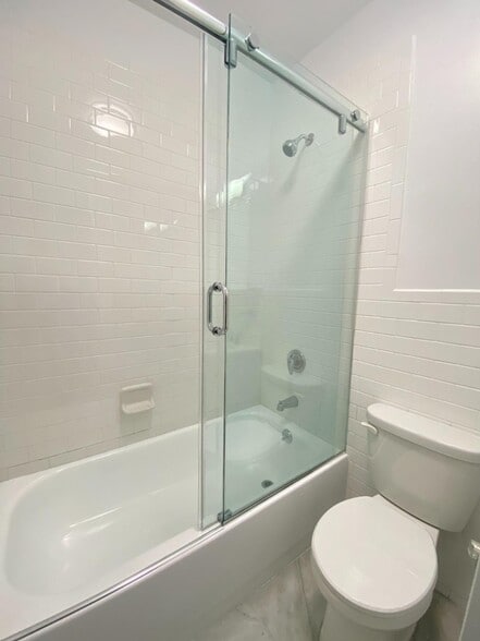 Building Photo - 160 W 73rd St