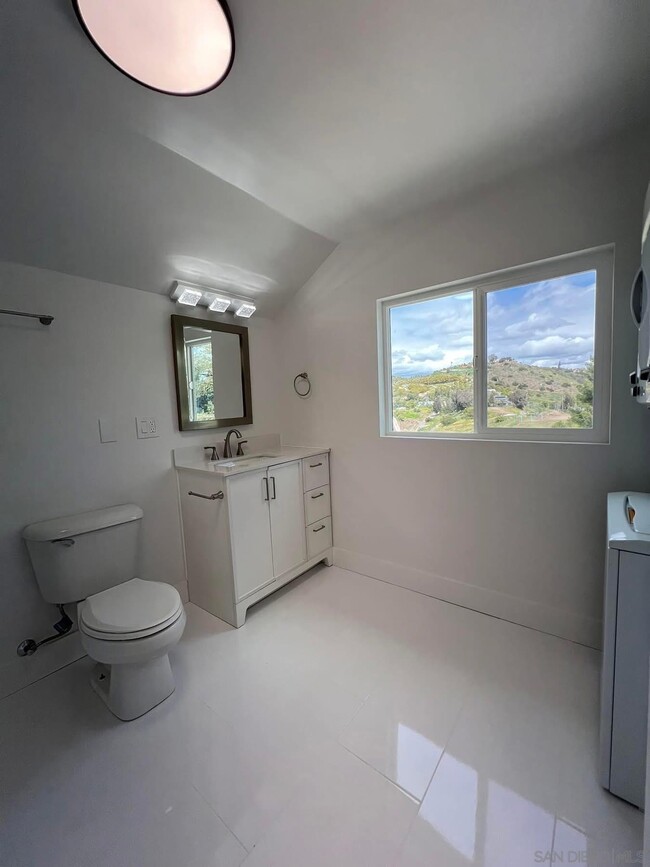 Building Photo - 1531 Avohill Dr