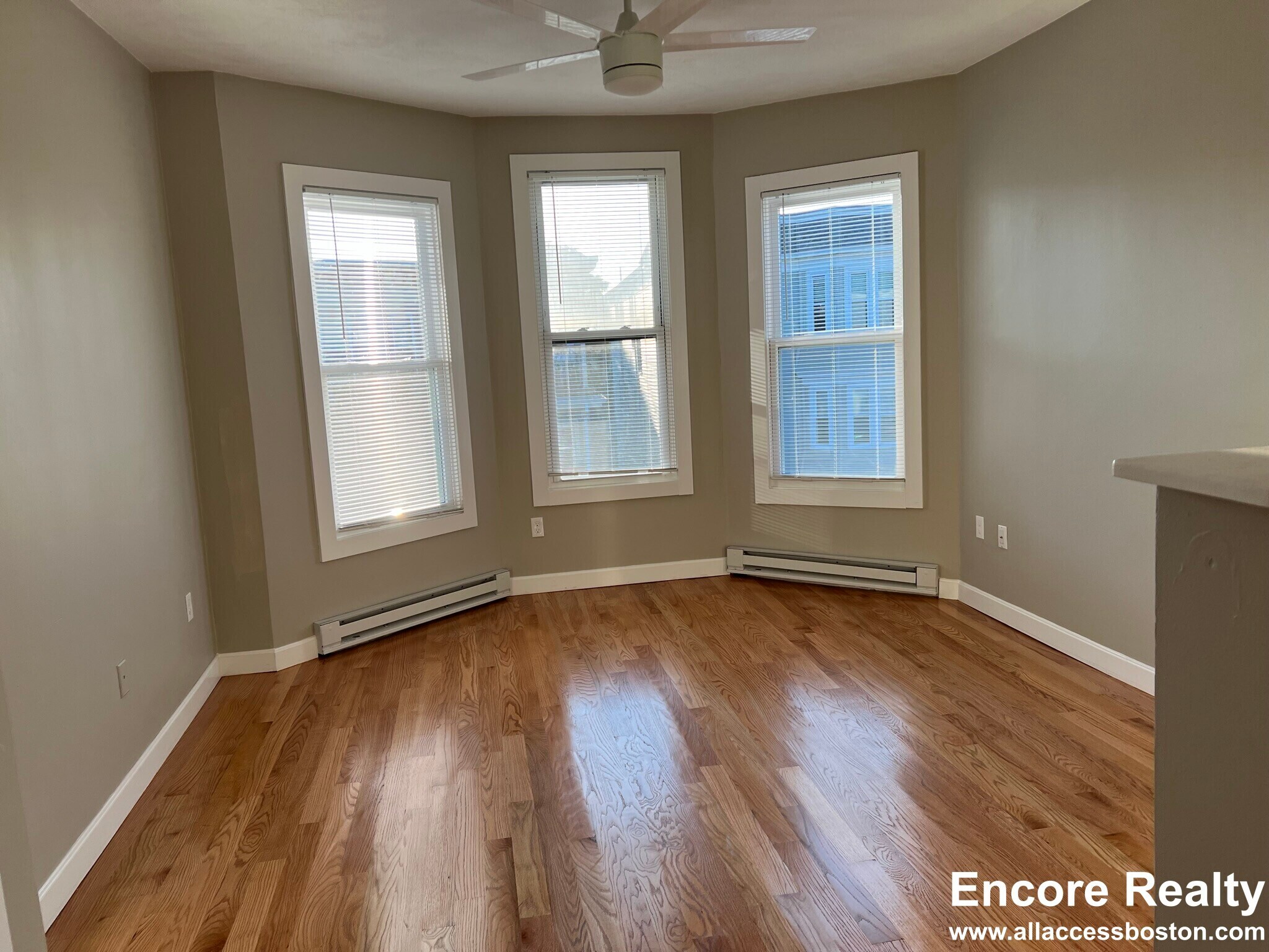 Building Photo - 1084 Dorchester Ave