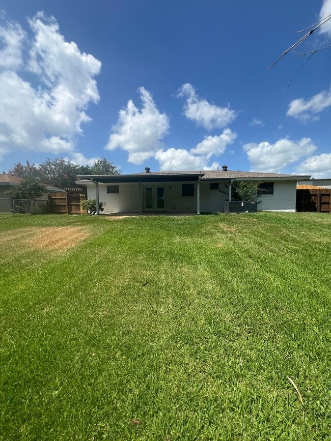 Building Photo - 2144 Kathy Dr