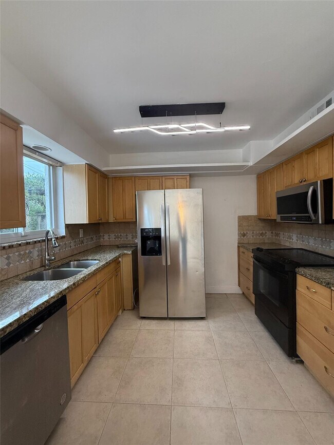 Building Photo - 4021 SW 1st St