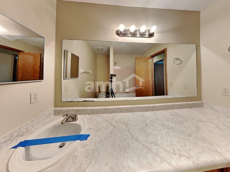 Building Photo - 350 Timber Ridge Dr