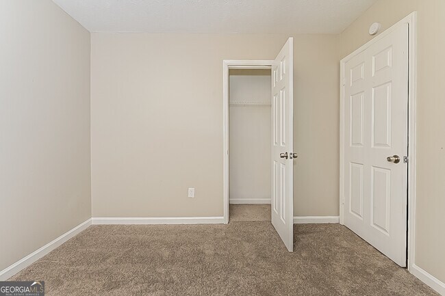 Building Photo - 2239 Cherokee Valley Cir