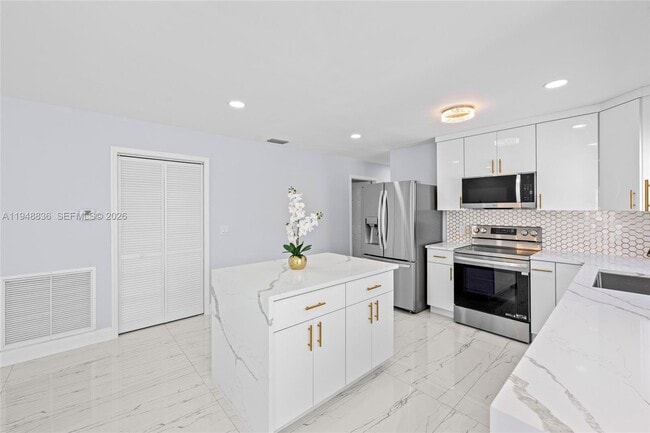 Building Photo - 1720 SW 13th St