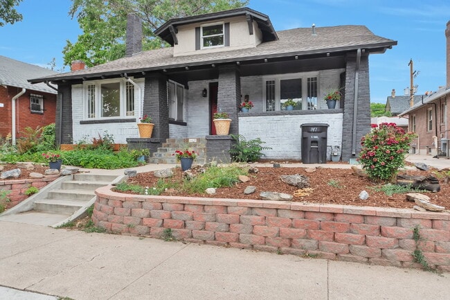 Building Photo - 1/2 off first month & Flexible deposit