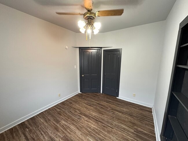 Building Photo - 939 Cunningham-