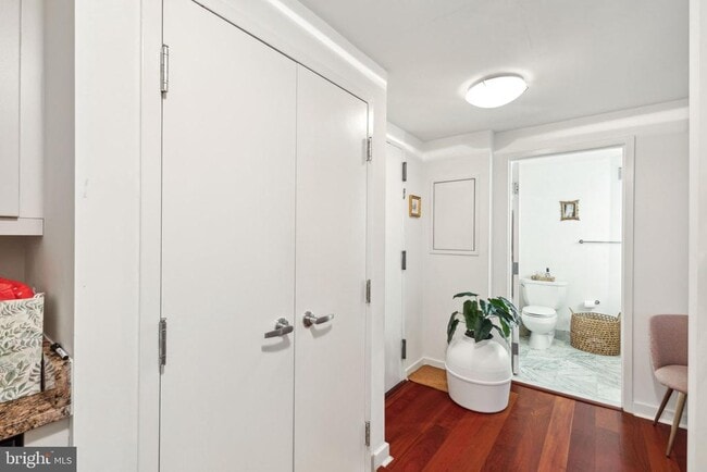 Building Photo - 219 S 18th St