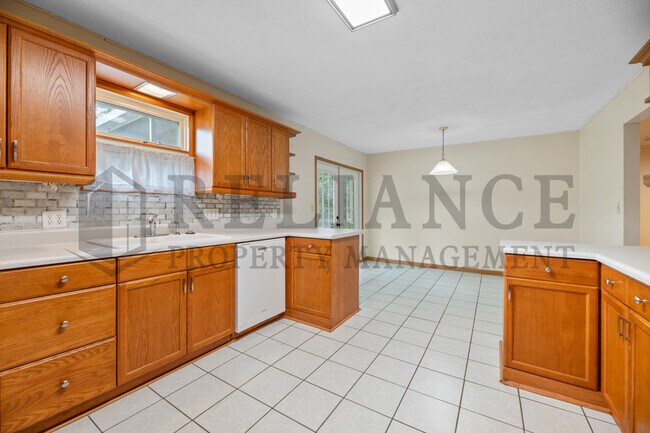 Building Photo - 614 N Brownthrush Ln