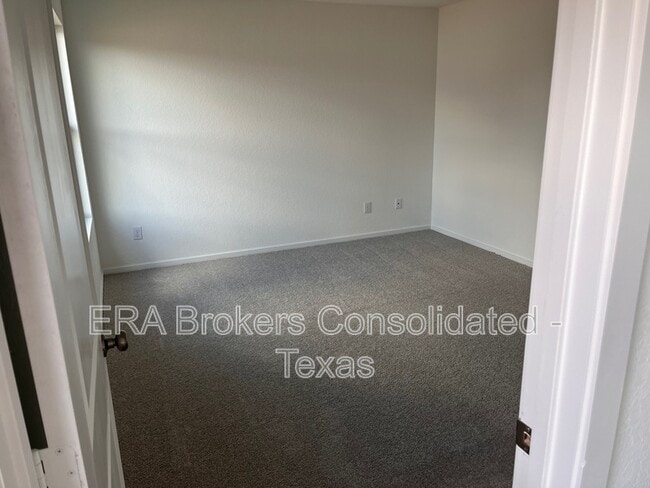 Building Photo - 511 Sarah Wy