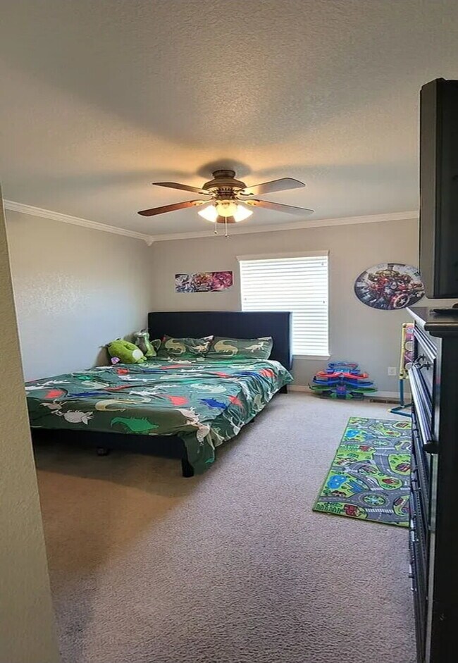 Building Photo - Spacious 3 Bed, 2.5 Bath home with Loft