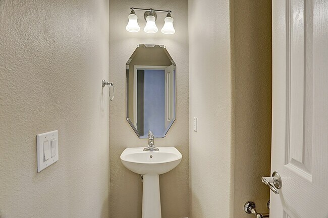 Building Photo - 5503 Honey Mesquite Way