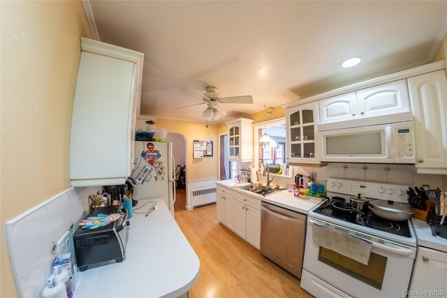 Building Photo - 2454 Columbus Ave