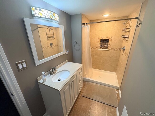 Building Photo - 1341 Catalpa Dr