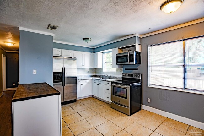 Building Photo - 4381 Bixby Cir