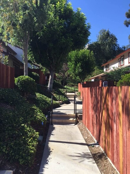 Building Photo - 1781 Bradbury Dr