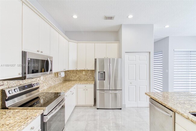 Building Photo - 3810 SW 51st St