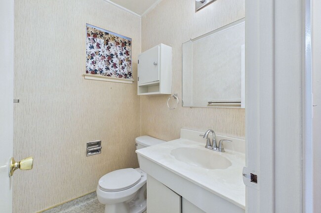 Building Photo - 1333 Regent St