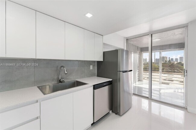 Building Photo - 17890 W Dixie Hwy