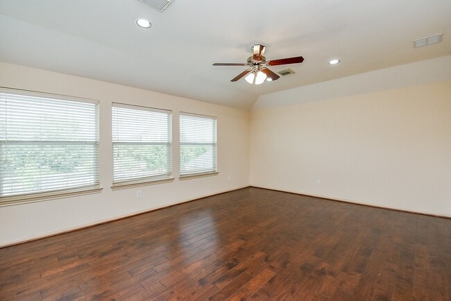 Building Photo - 28514 Hayden Park Dr